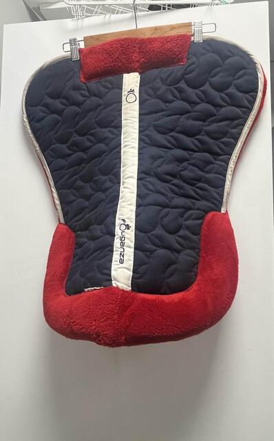 amortisseurs rouge et bleu marine fouganza