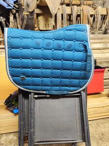 Tapis bleu canard