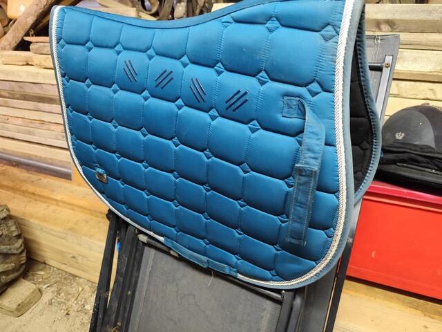 Tapis bleu canard