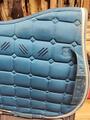 Tapis bleu canard