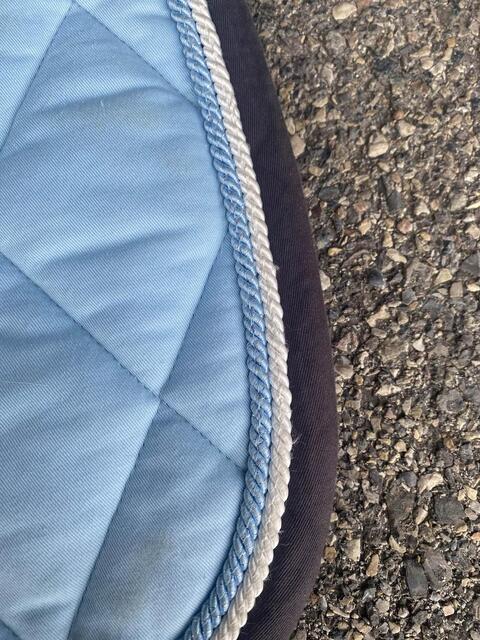 tapis de dressage bleu