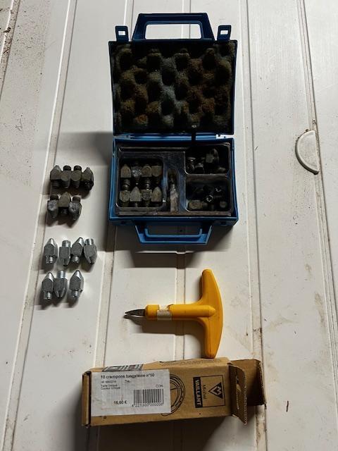 Malette de cramopons Michel Vaillant + 7 crampons neufs