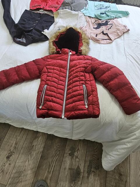 Pantalon et tee shirt enfant et blouson
