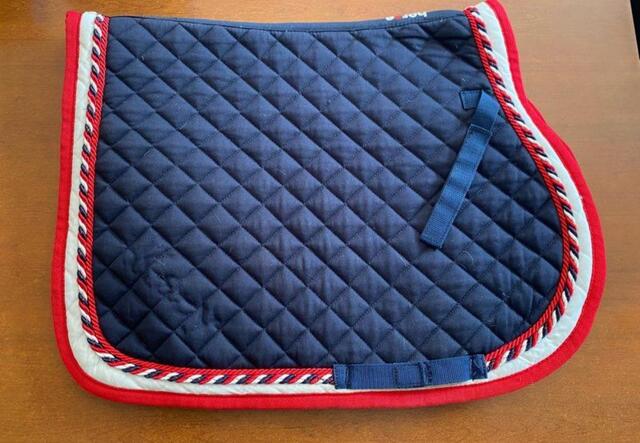 Tapis de selle bleu marine et rouge