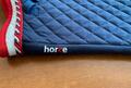 Tapis de selle bleu marine et rouge