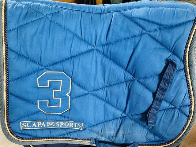 Tapis Scapa sport bleu/or taille cheval