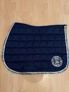 Tapis harcour bleu et serpent