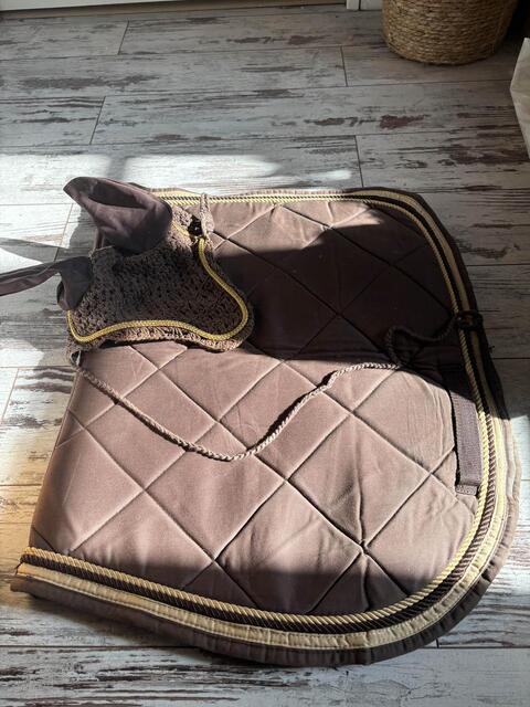 tapis + bonnet marron et liseré