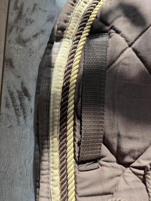 tapis + bonnet marron et liseré