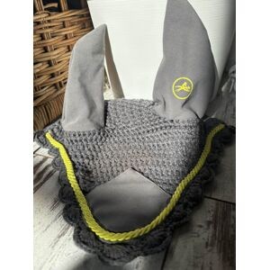 bonnet gris avec liseré vert