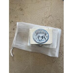 savon pour chevaux gris