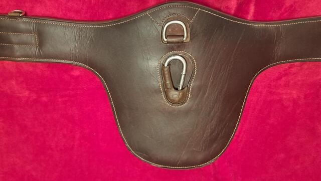 Sangle bavette HFI cuir marron 95 cm