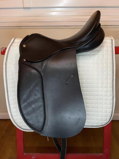 Selle de dressage Éric Mondange 17”5