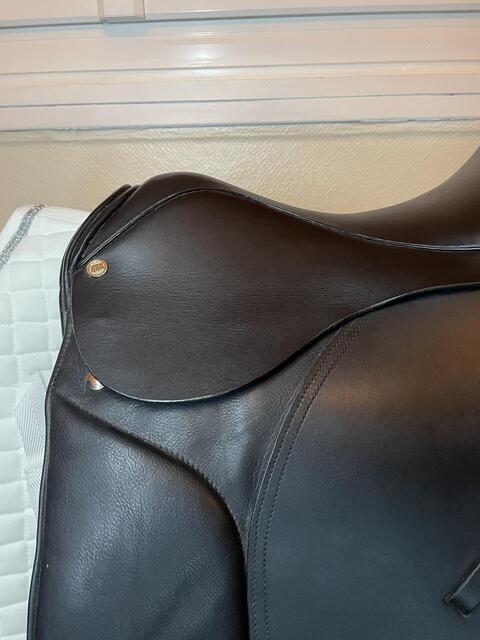Selle de dressage Éric Mondange 17”5