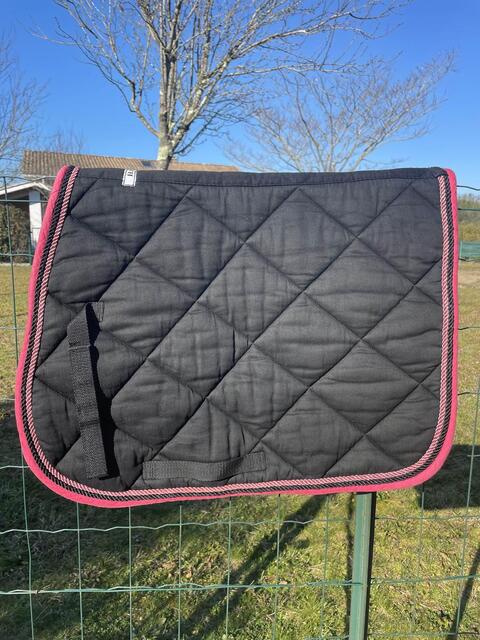 Tapis HFI noir rose