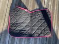 Tapis HFI noir rose