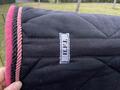 Tapis HFI noir rose