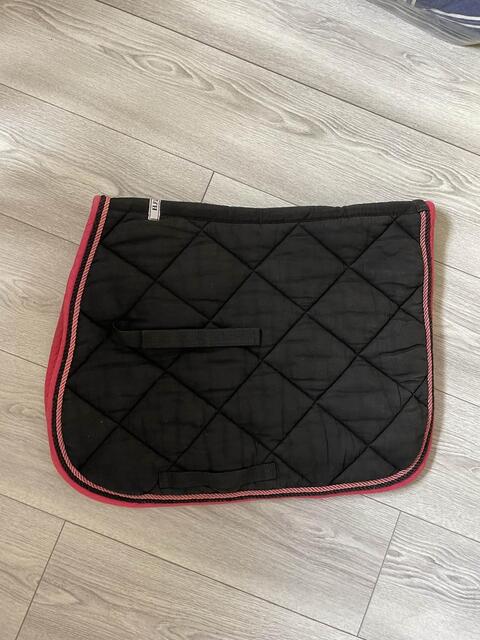 Tapis HFI noir rose