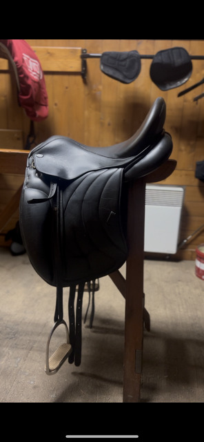 Selle de dressage