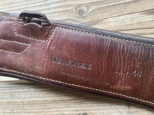 bavette marron cuir devoucoux