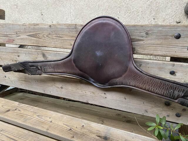 bavette marron cuir devoucoux