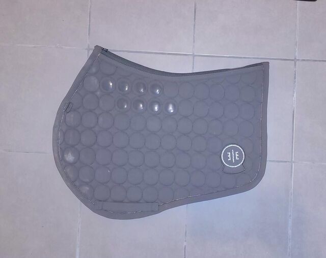 Tapis softshell eskadron essence