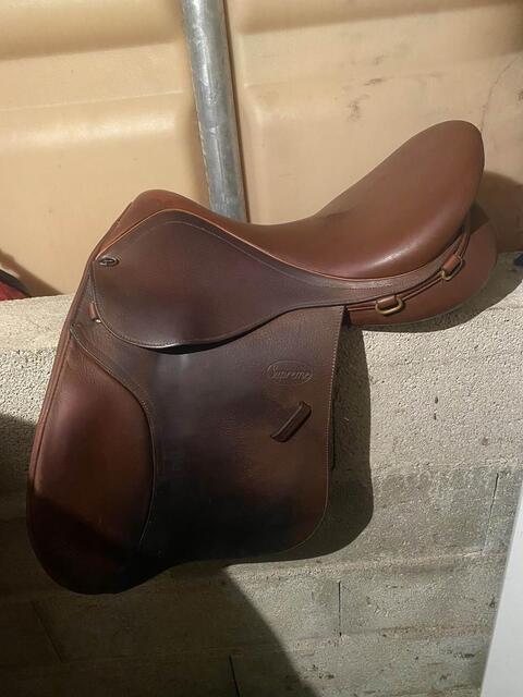 selle supreme 17 pouces bon état