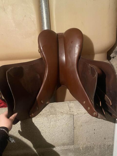 selle supreme 17 pouces bon état