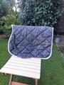 Tapis gris et rose