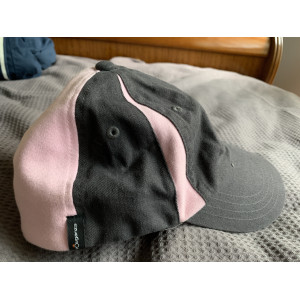 Casquette rose et grise