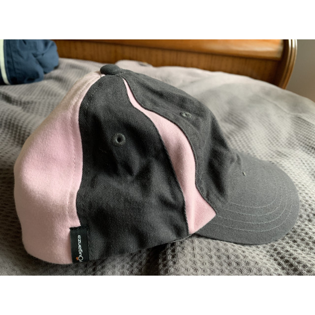 Casquette rose et grise