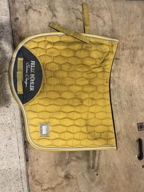 tapis jaune moutarde d’occasion