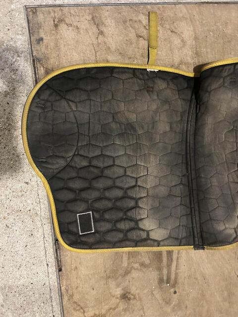 tapis jaune moutarde d’occasion