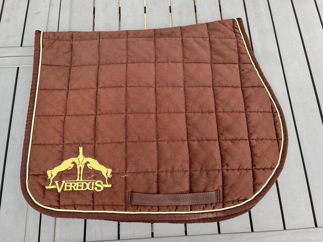 Ensemble bonnet et tapis
