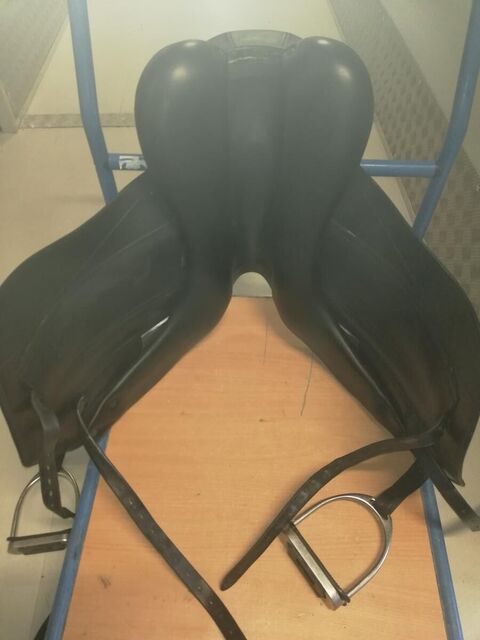 selle de dressage Childeric 18 p