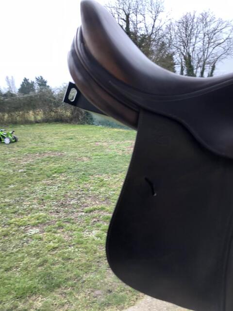 selle by Antares