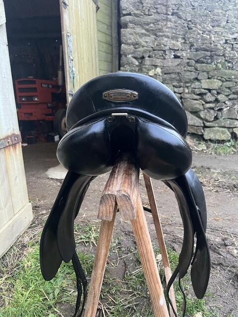 Selle de dressage stubben