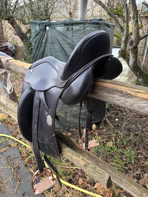 Selle de dressage