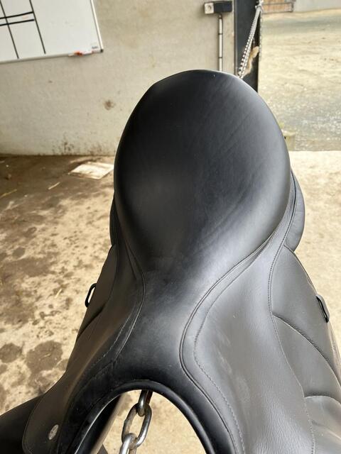 Selle de dressage 18 pouces