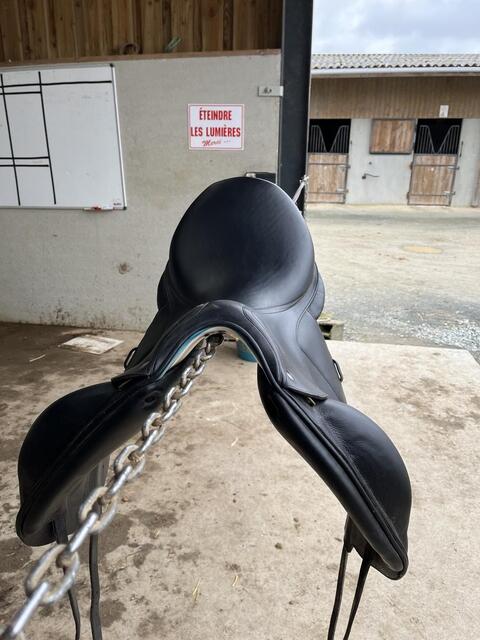 Selle de dressage 18 pouces