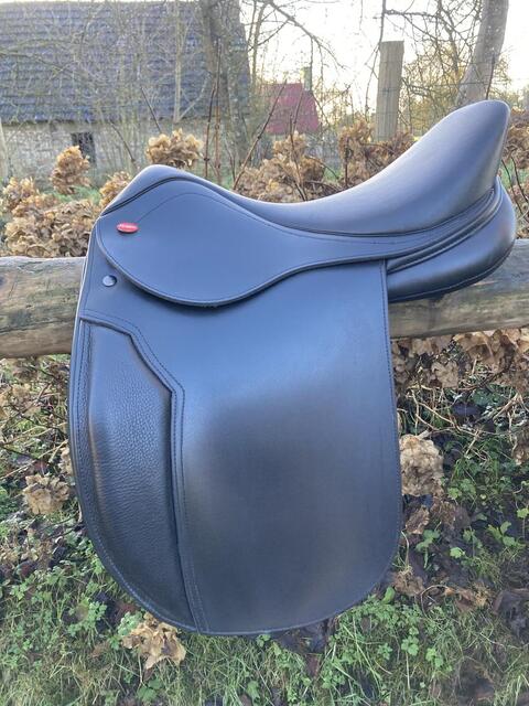 Selle whitaker working Hunter noire taille 16,5