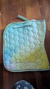 tapis Félix Bühler arc en ciel pastel taille cheval format dressage