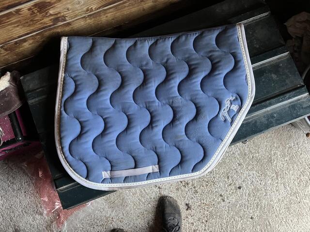 Tapis bleu clair Pénélope coupe sport