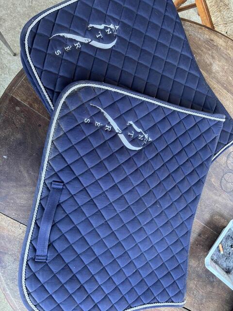 lot de deux tapis Antares