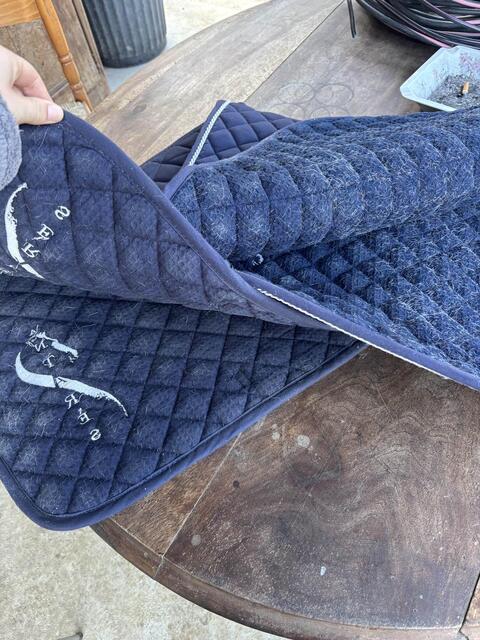 lot de deux tapis Antares