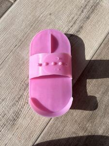 étrille en plastique