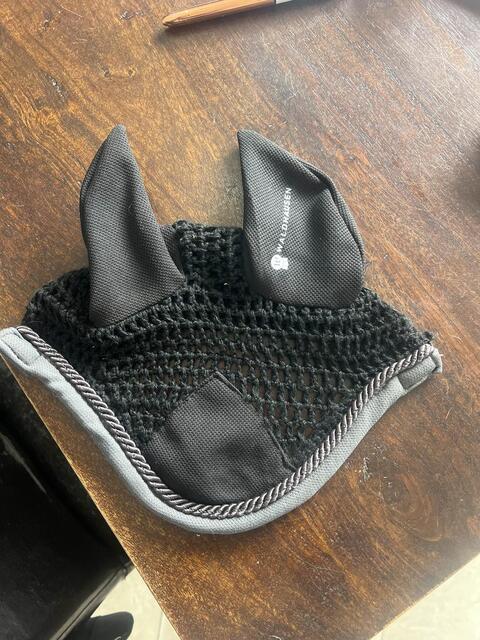 bonnet waldhausen noir bordure grise