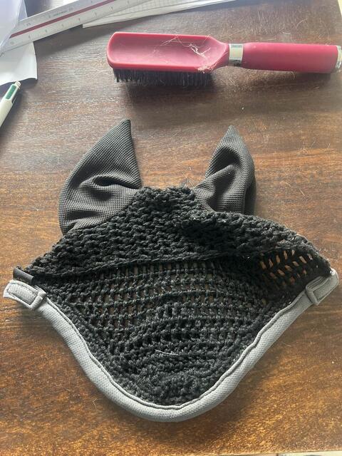 bonnet waldhausen noir bordure grise