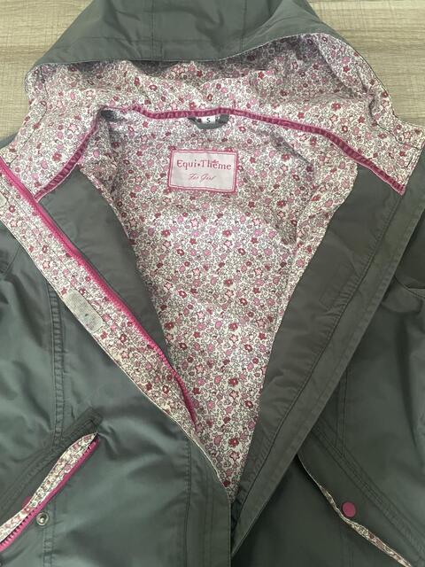 K-way vert foncé et motif fleur