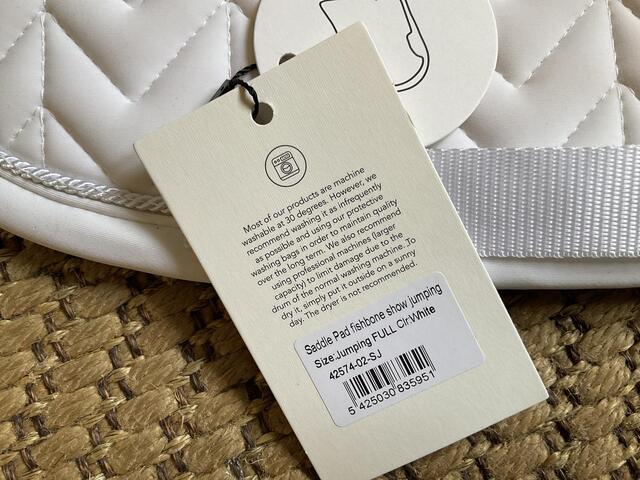 Tapis de selle Kentucki fishbone show jumping blanc